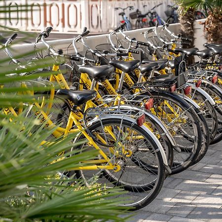 Hotel Atenea Golden Star Caorle Bagian luar foto