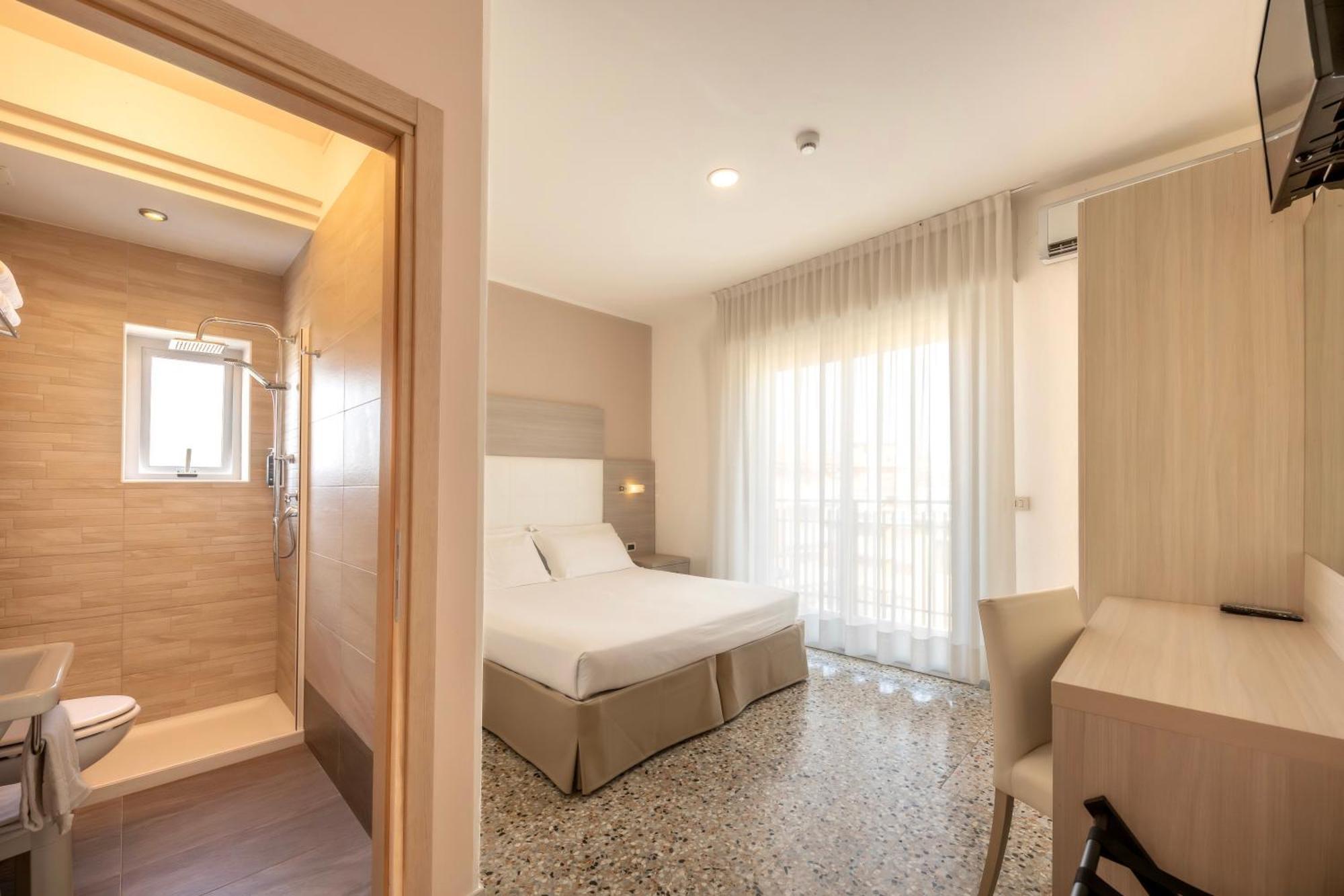 Hotel Atenea Golden Star Caorle Bagian luar foto