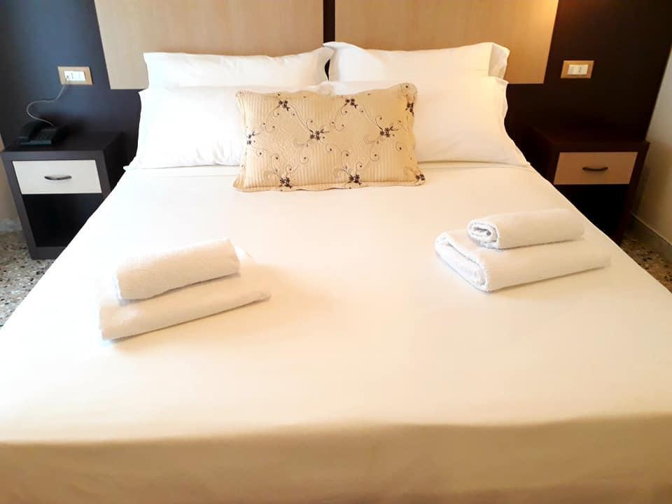 Hotel Atenea Golden Star Caorle Bagian luar foto